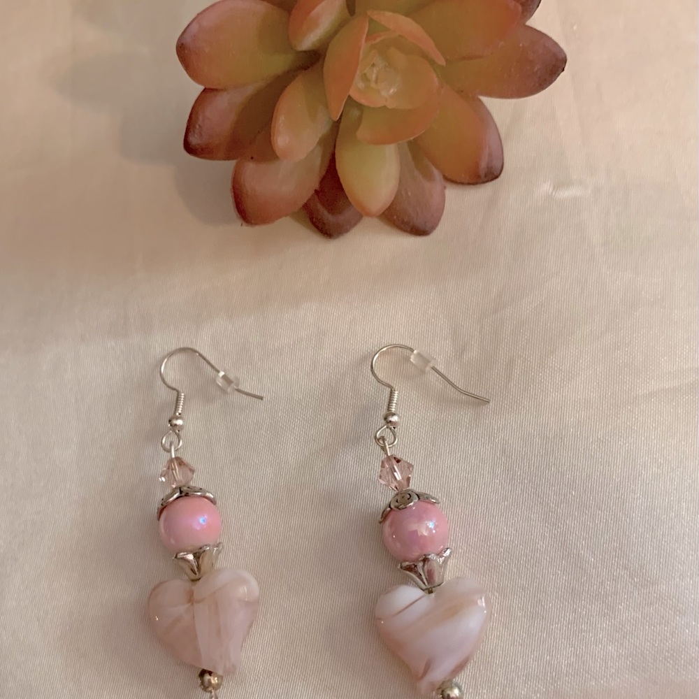 Pink heart dangle earrings NWOT - Picture 3 of 6